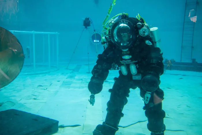 A U.S. Navy diver performs salvage tasks in a test pool